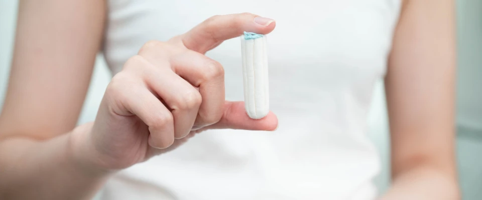How to Insert Tampons Without an Applicator