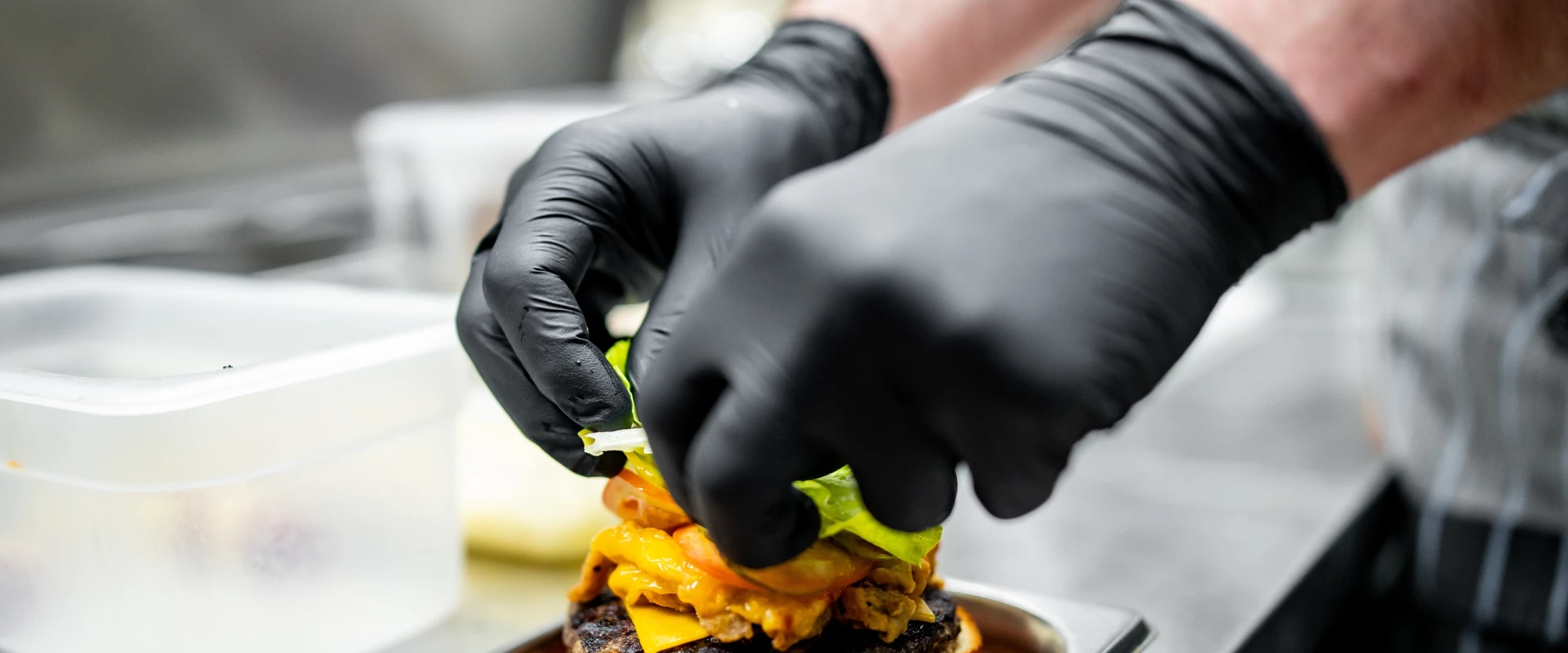 Best Gloves for Food Service: Why Professionals Choose Nitrile