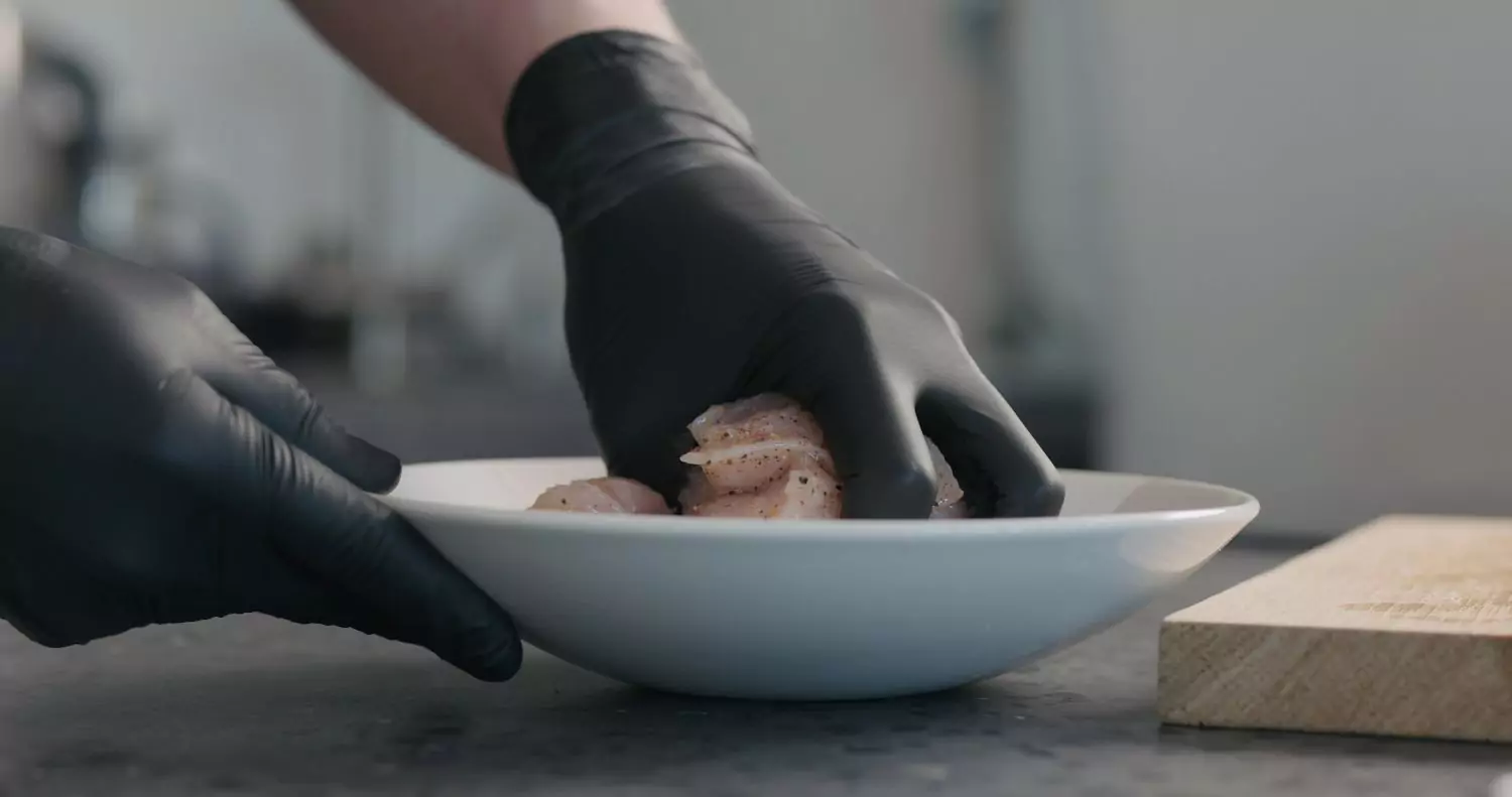 Are Nitrile Gloves Food Safe? A Complete Guide for Food Service Businesses